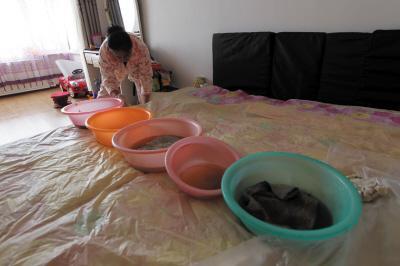 磐石楼上漏水，住户失联，小区没物管，业主维权难！律师来支招……